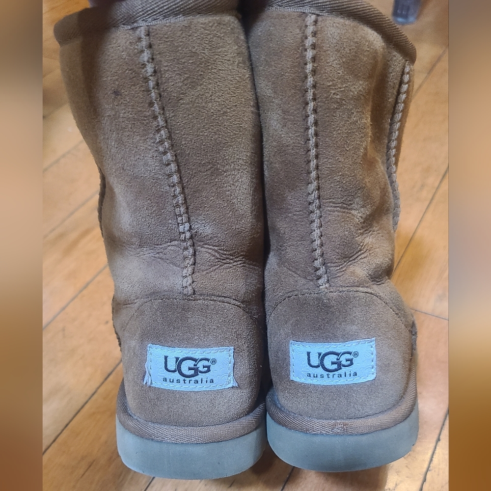 UGG Classic Short Boot